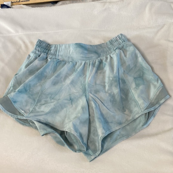 Lululemon Hotty Hot Low-Rise Lined Short - Picture 5 of 11